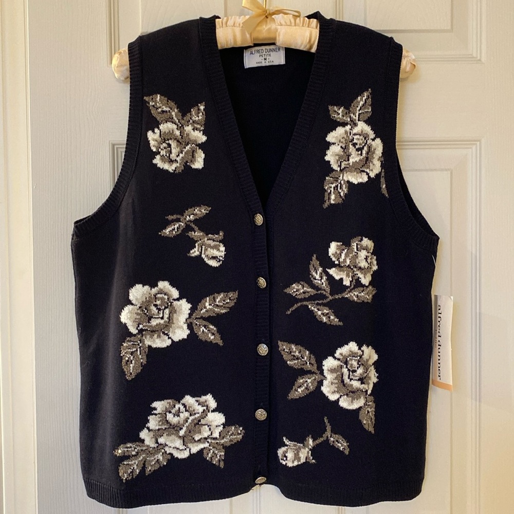 ALFRED DUNNER Petite Floral Navy Vest with Button Front. Size M. NWT